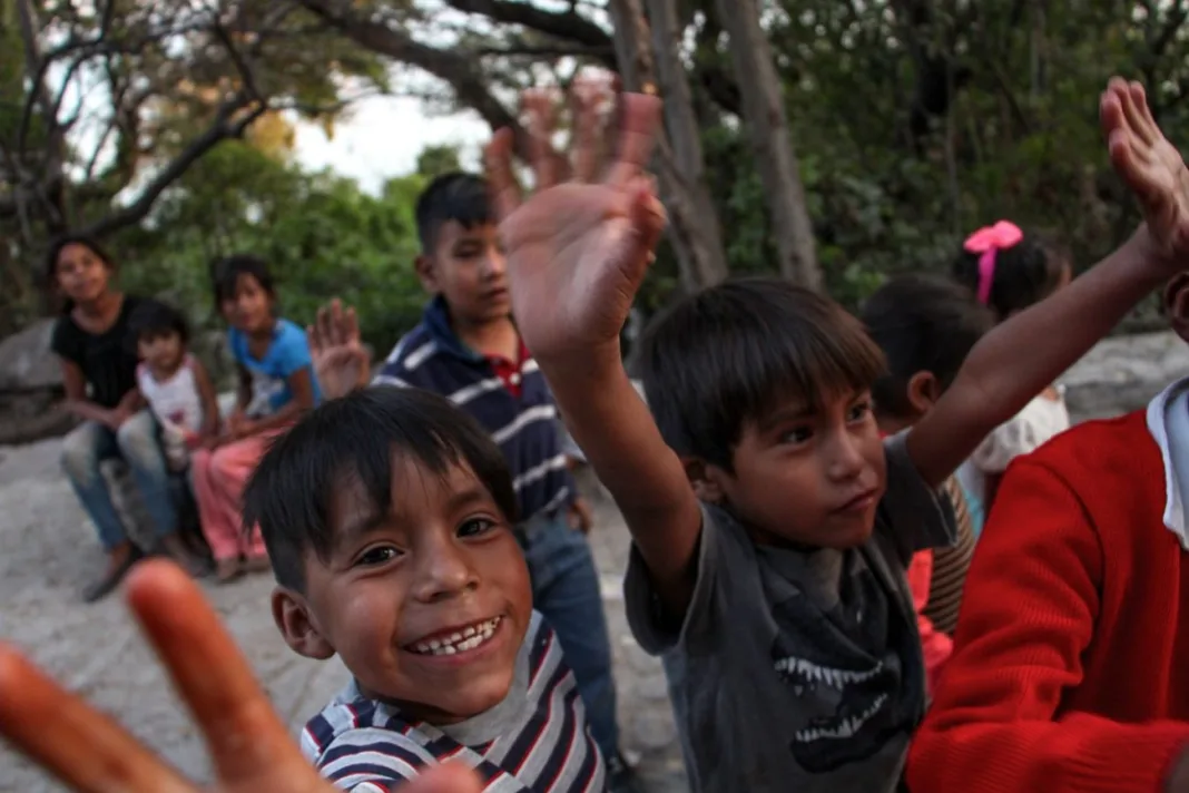 Niños de Agua Caliente nos reciben Agua Caliente