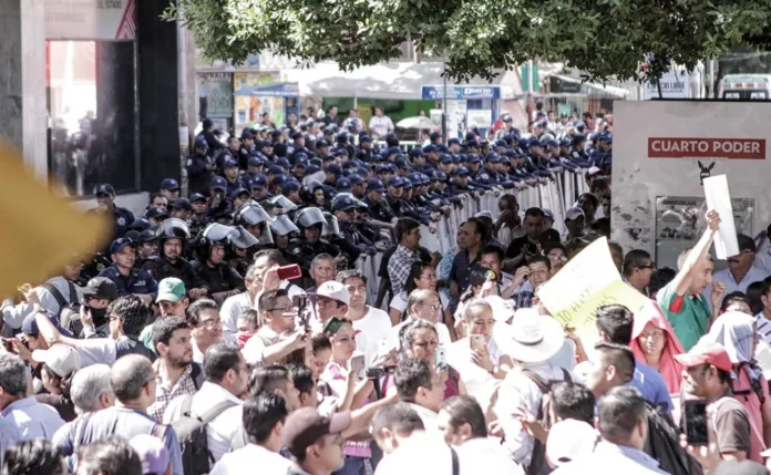 Protestas contra Velasco opacan toma de posesión de Escandón Cadenas - Fotos Francisco López Velázquez (33)