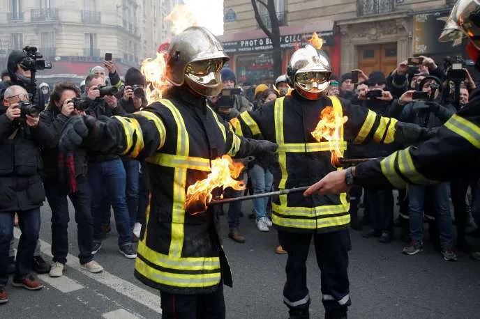 5079ba9_PAR13_FRANCE-PROTESTS-FIREFIGHTERS_0128_11