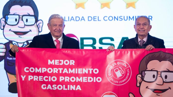 AMLO Y Procurador Federal del Consumidor entregan reconocimientos a empresas gasolineras y gaseras