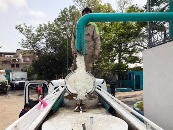 Pipa de agua CDMX Más de 50 megaproyectos inmobiliarios acaparan el agua en la CDMX: FDDPBOCA