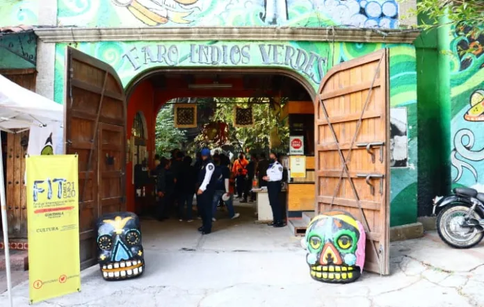 Puerta de acceso al FARO Indios Verdes Puerta de acceso al FARO Indios Verdes