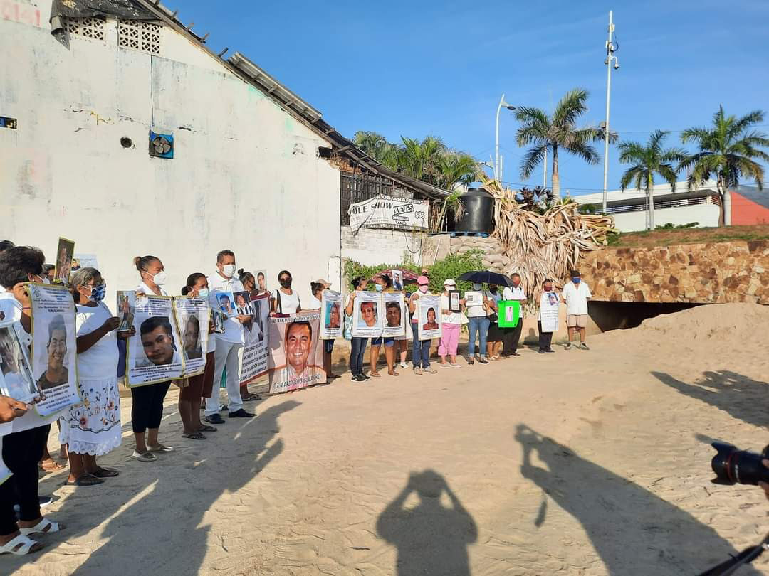 Borran 52 rostros de desaparecidos plasmados en un mural de Acapulco