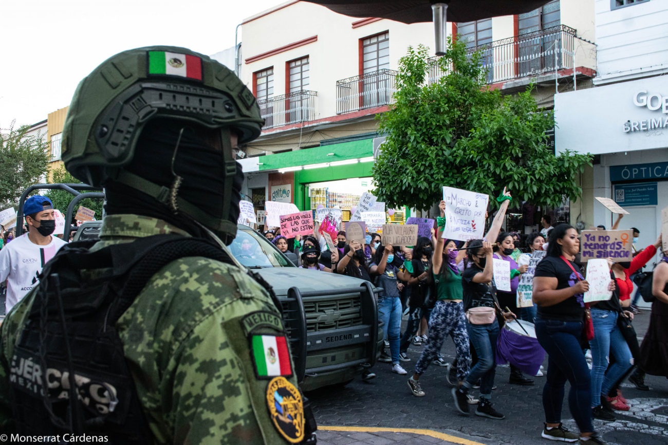 Dos mil mujeres marchan en Colima contra la inseguridad, feminicidios y desaparición forzada 