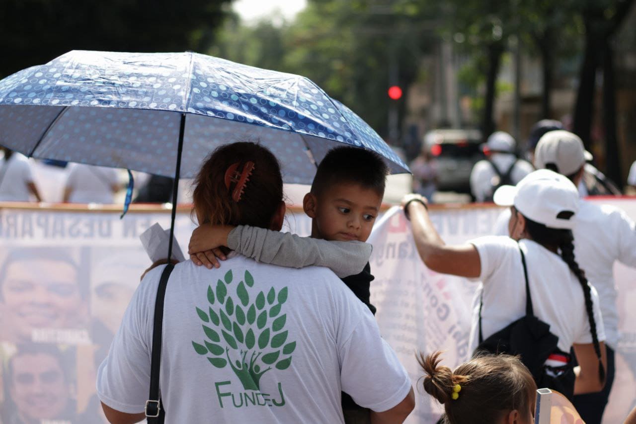 niñas y niños marcharon para exigir el regreso de sus madres