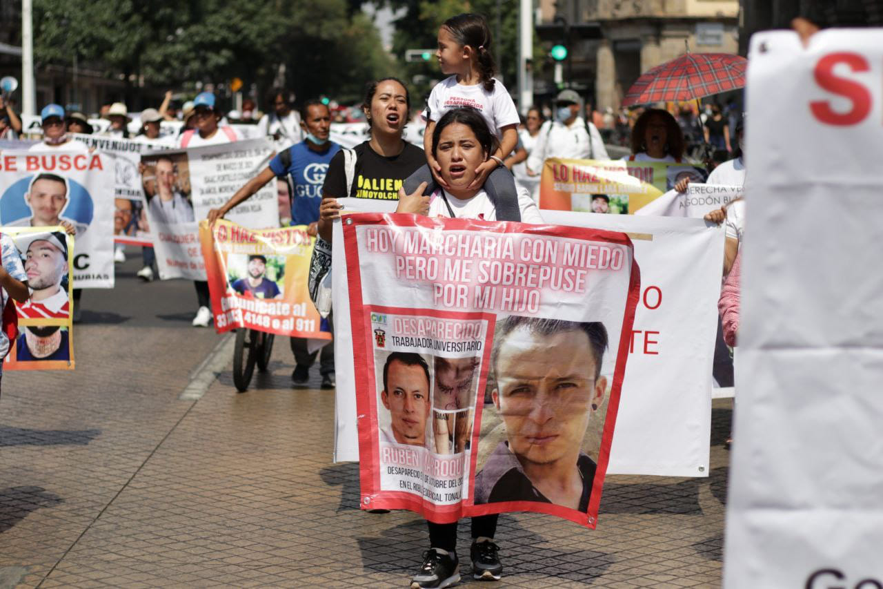 niñas y niños marcharon para exigir el regreso de sus madres