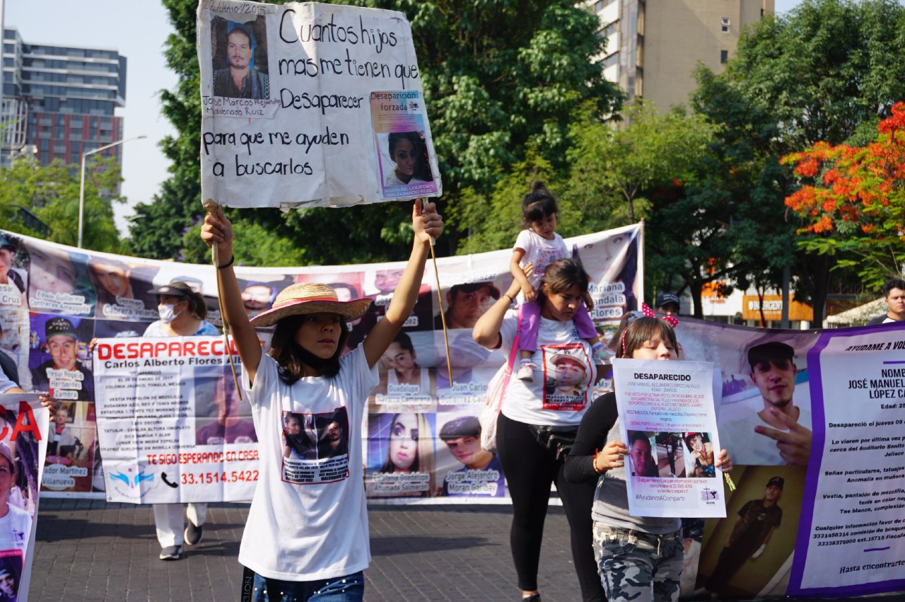 niñas y niños marcharon para exigir el regreso de sus madres