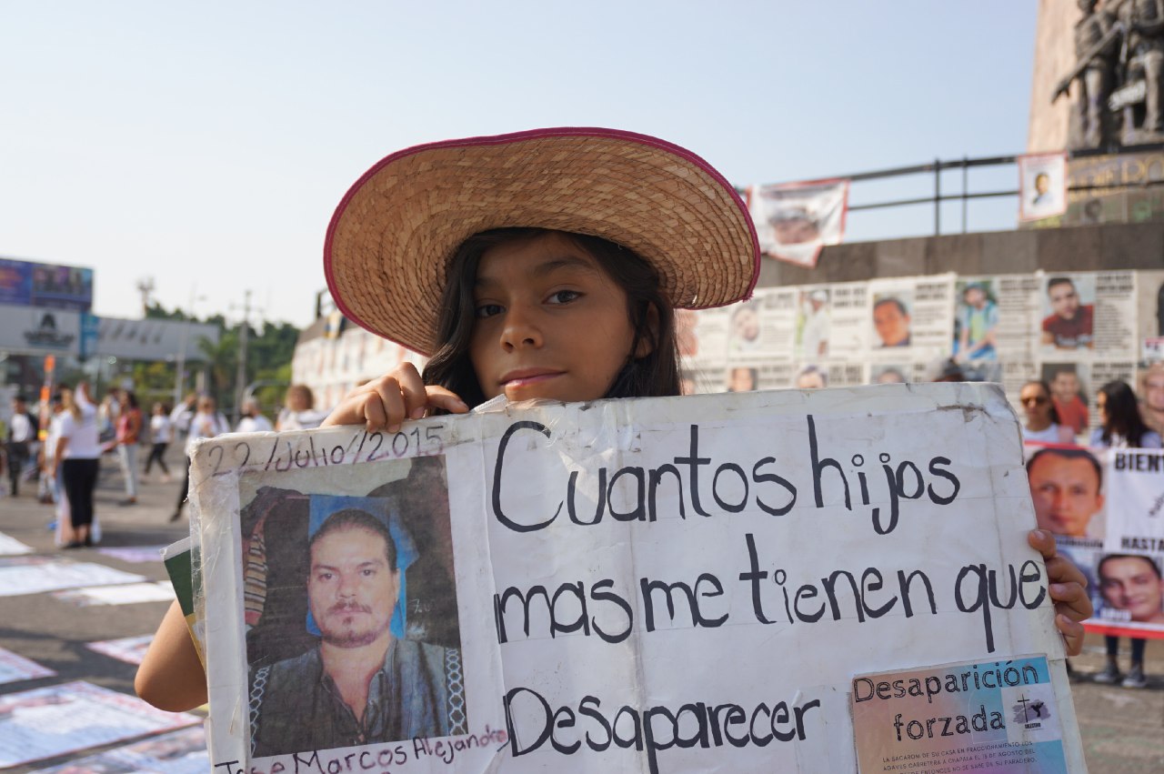 niñas y niños marcharon para exigir el regreso de sus madres