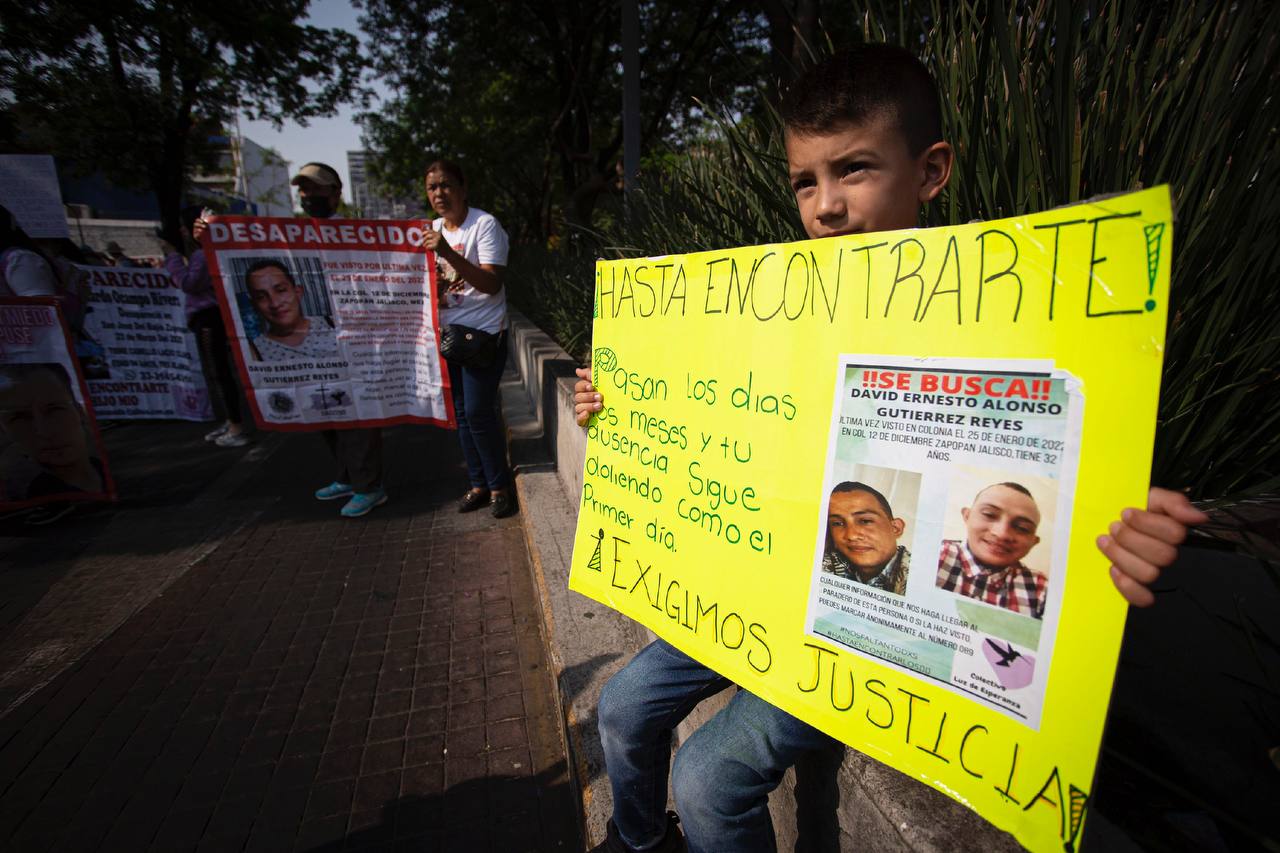 niñas y niños marcharon para exigir el regreso de sus madres