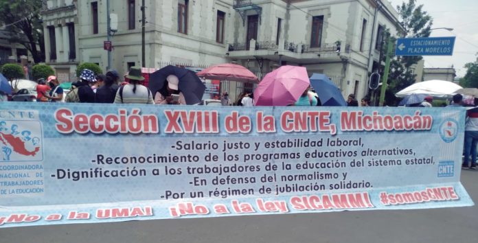 Pancarta de los docentes de la Sección XVIII CNTE, Micoacán Pancarta de los docentes de la Sección XVIII CNTE, Micoacán