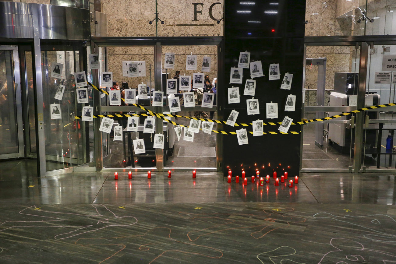 Periodistas clausuran FGR en protesta por el asesinato de Fredid Román