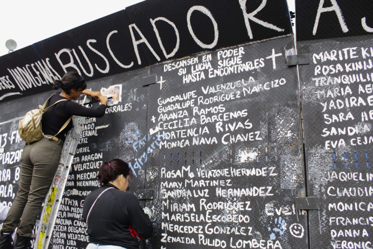 Limpieza y restauración de la Glorieta de las Mujeres que Lucha en su primera aniversaria. Foto: @NoemiOtanz