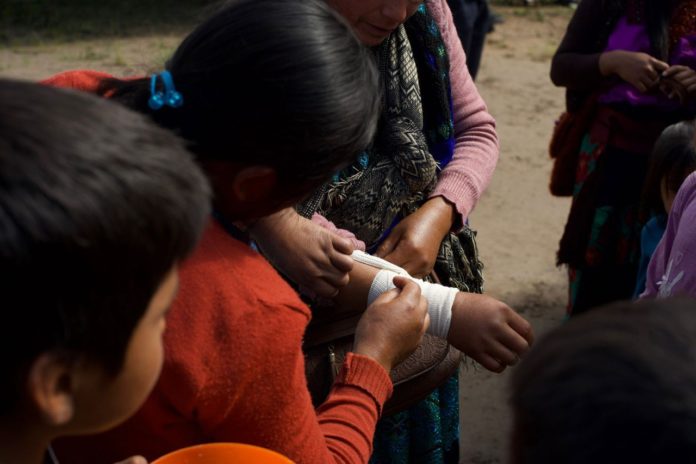2022-10-06 00.04.51 Chiapas. La violencia en aumento a causado el desplazamiento interno de 32 familias, entre ellas niñas y niños.