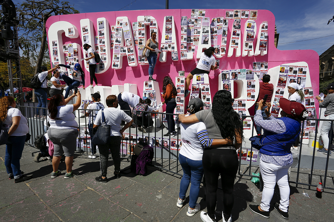 Aquí no hay nada que celebrar: Colectivo Luz de Esperanza protesta durante la celebración de los 481 años de la fundación de Guadalajara