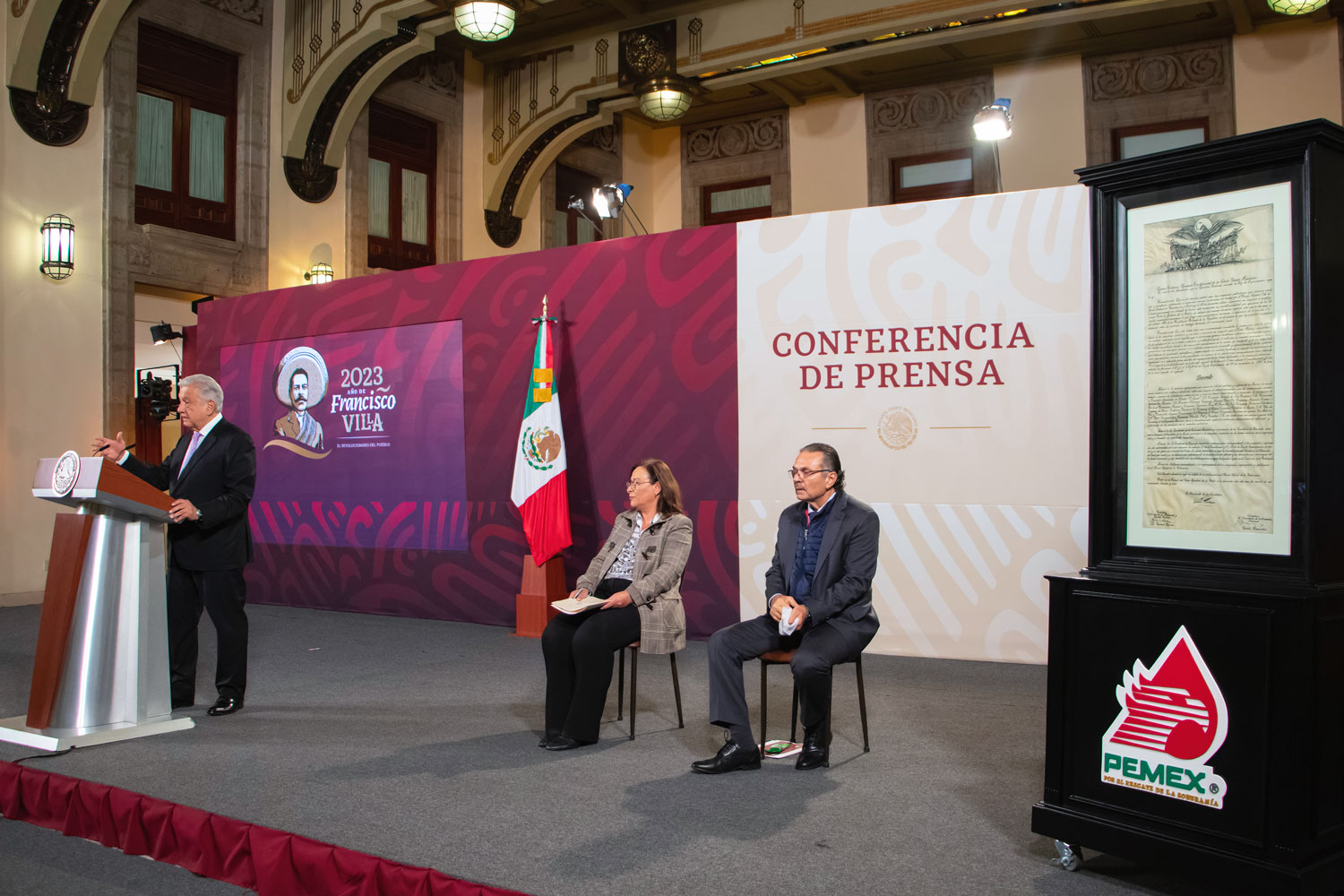 Presidente de México se compromete a fortalecer atención a personas con discapacidad