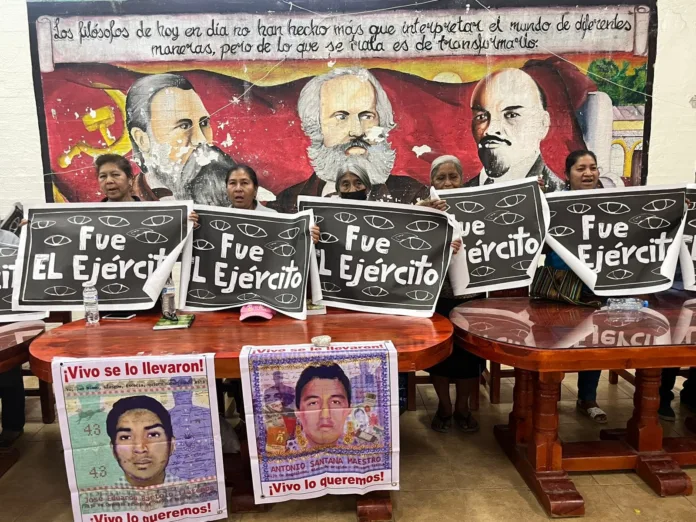 330551476_2175024482697488_6616845909502886989_n Comité de padres y madres de los 43 estudiantes de Ayotzinapa exigen justicia y denuncian situación actual del país