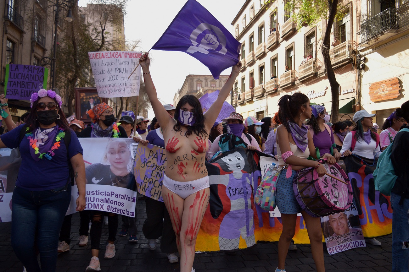 #8M: La marea violeta inundó las calles de la CDMX con noventa mil asistentes