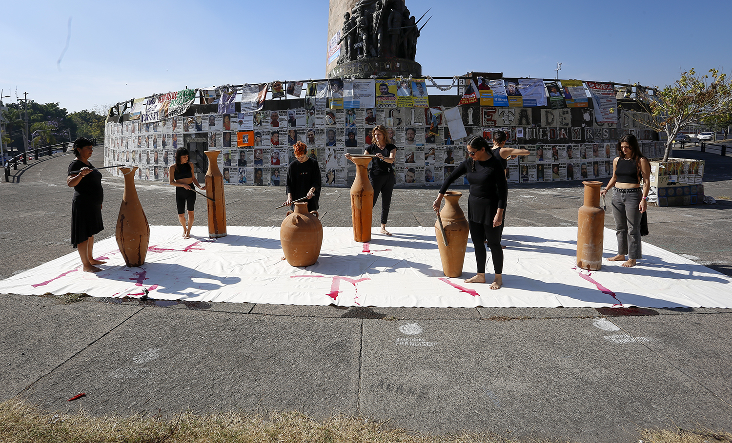 “México feminicida y transfeminicida”: el cierre de un performance para combatir la violencia machista