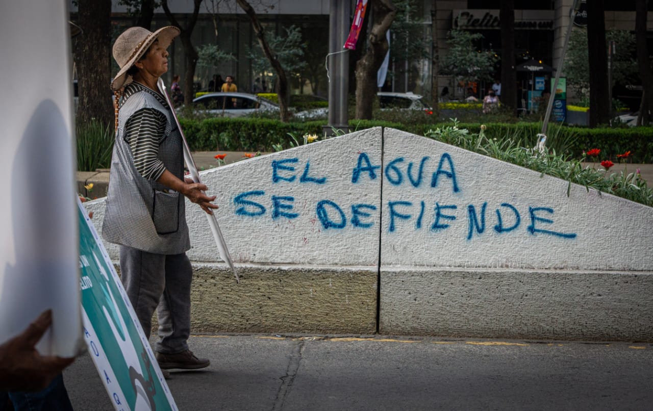 Marchan en la CDMX contra el despojo del agua