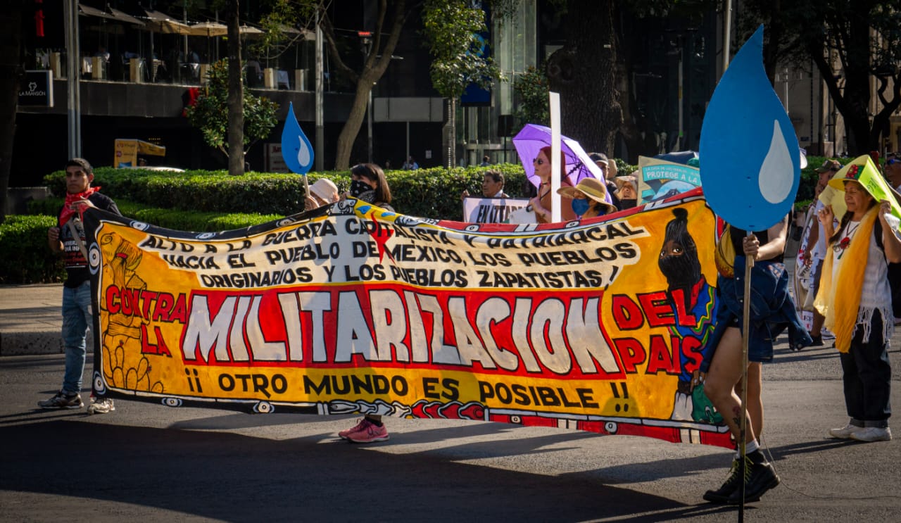 Marchan en la CDMX contra el despojo del agua