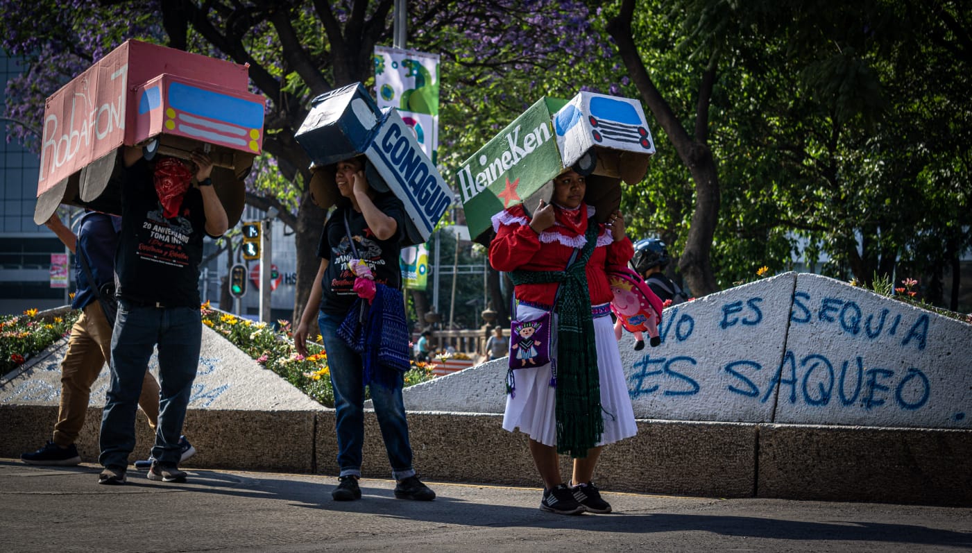 Marchan en la CDMX contra el despojo del agua