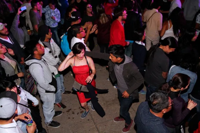 c3a5e79c-0df5-49f8-9437-5d39dc00cffd Baile masivo de sonideras y sonideros en el Zócalo de la Ciudad de México como parte de la Noche de Primavera