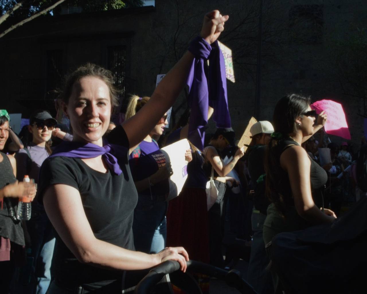 “Yo marcho junto a mi hija, juntas vamos a tumbar el patriarcado”: Mamás marchan este #8M con sus hijxs 