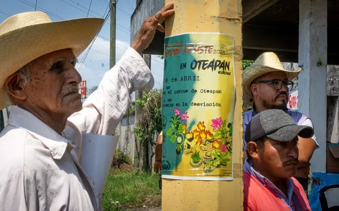 467d0a_8957960ac4b24d30a3f3dca893dc85ea~mv2 La caravana el llega a Oteapan centro geográfico del Corredor Transístmico