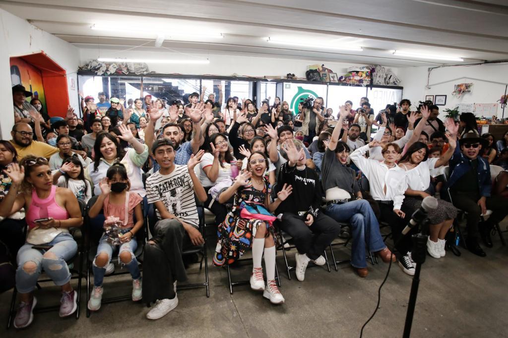 Celebran la tolerancia e inclusión con espectáculo de cuentacuentos drag en el Centro Cultural Xavier Villaurrutia