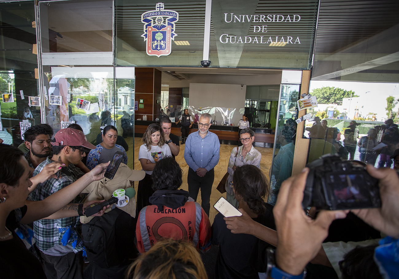 #CUCSHNoSeMueve: estudiantes de CUCSH marchan en demanda de mejores condiciones y permanencia en su campus