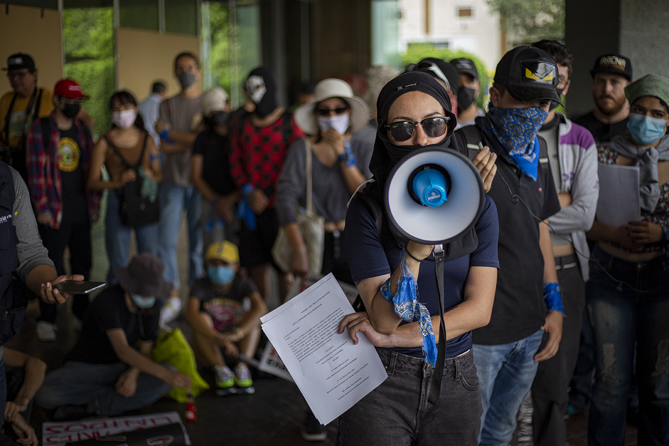 #CUCSHNoSeMueve: estudiantes de CUCSH marchan en demanda de mejores condiciones y permanencia en su campus