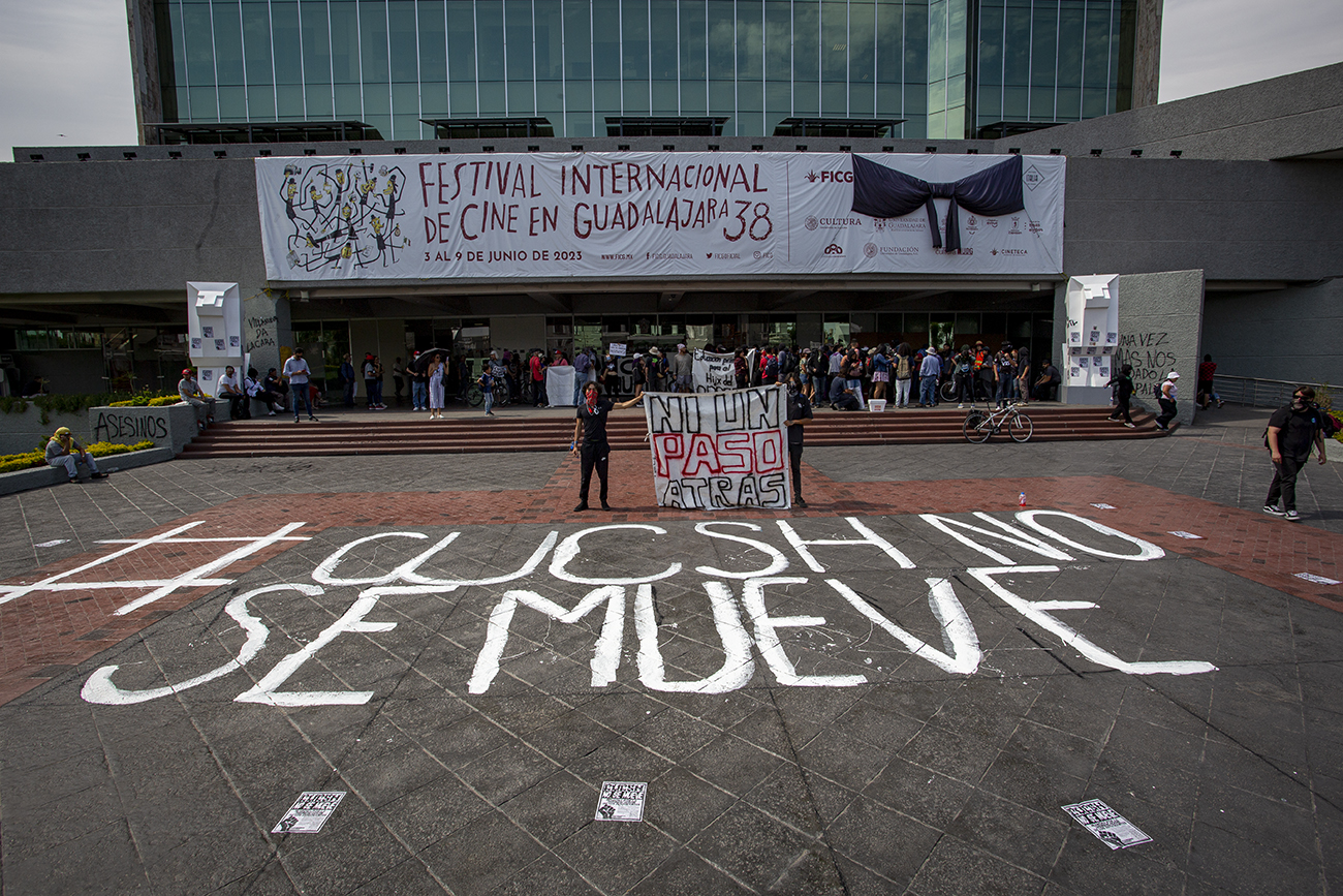 #CUCSHNoSeMueve: estudiantes de CUCSH marchan en demanda de mejores condiciones y permanencia en su campus