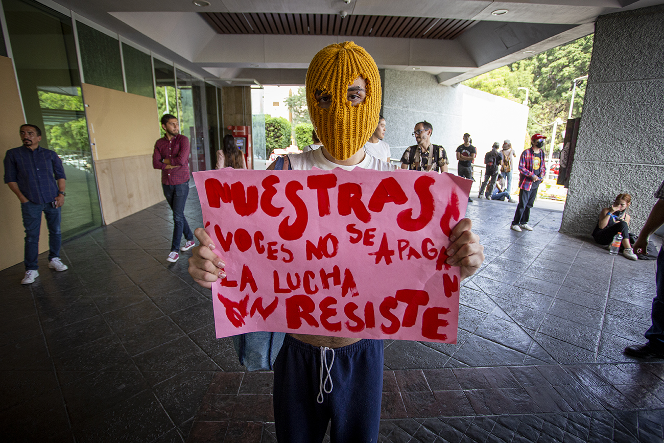 #CUCSHNoSeMueve: estudiantes de CUCSH marchan en demanda de mejores condiciones y permanencia en su campus