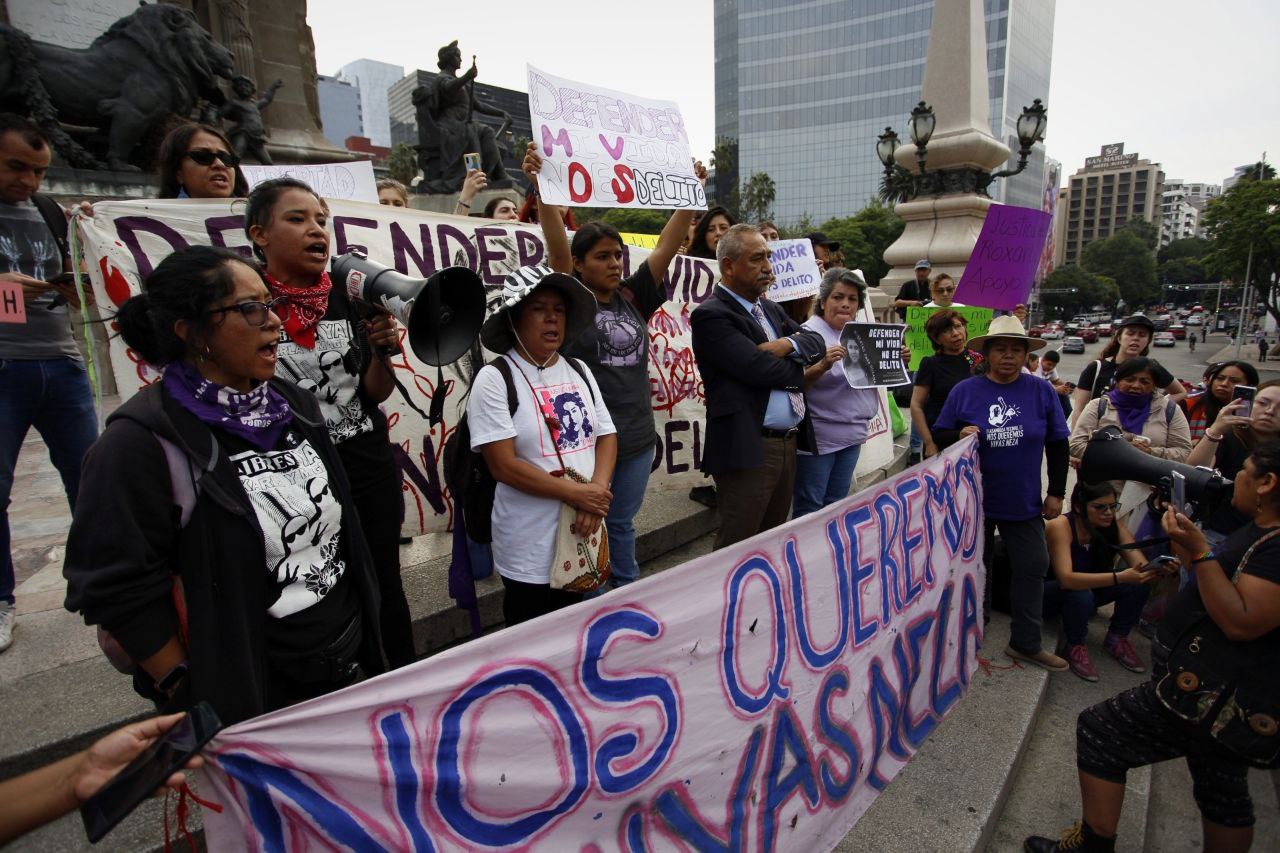 Colectivas feministas marchan para exigir libertad para Roxana Ruiz 