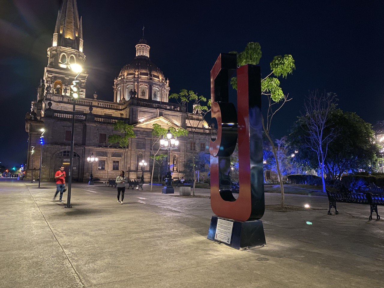 A obscuras, autoridades de Jalisco quitan memorial “5 de Junio”