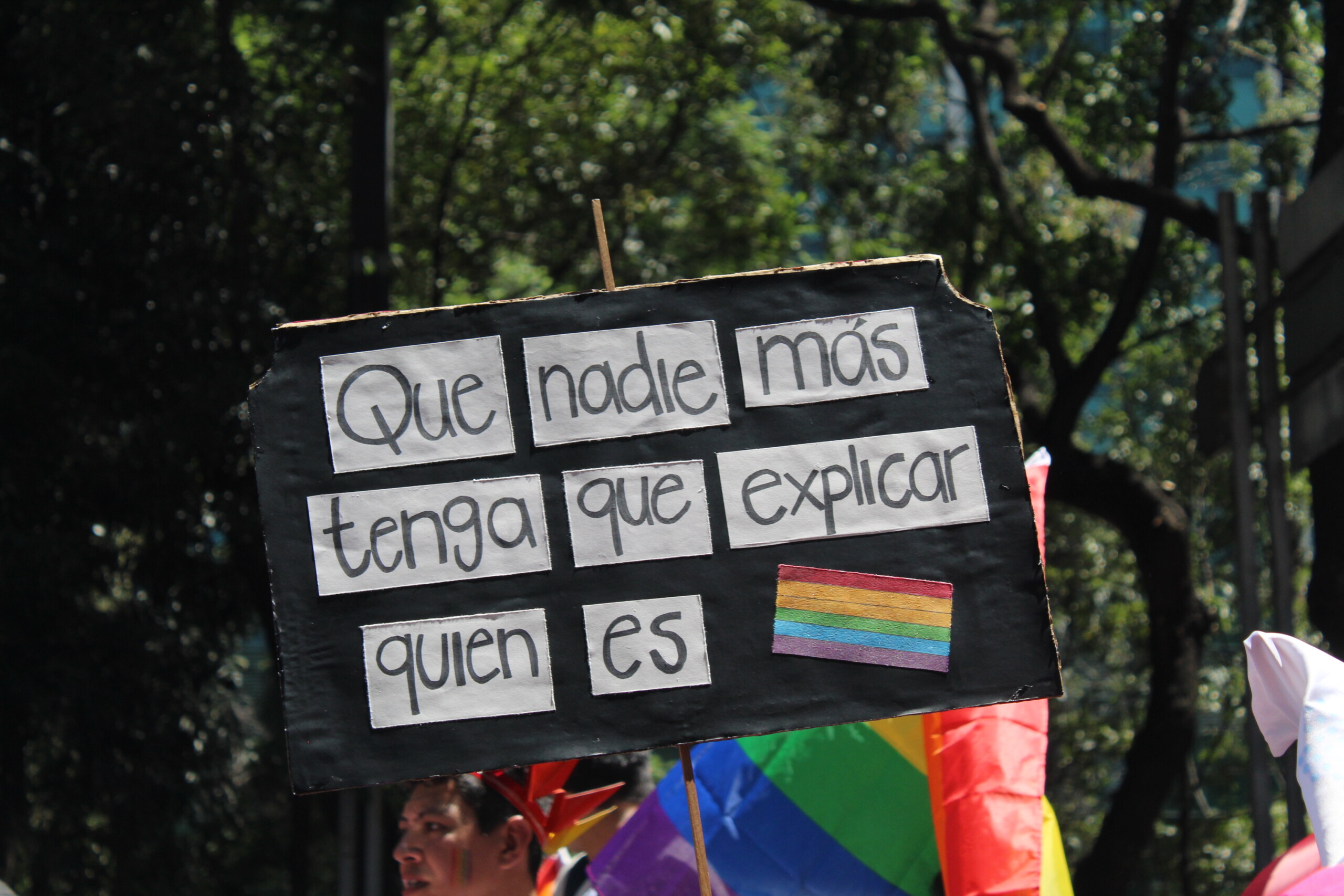 Marcha por el orgullo LGBTIQA+: Un arcoíris salió en el Ángel de la Independencia