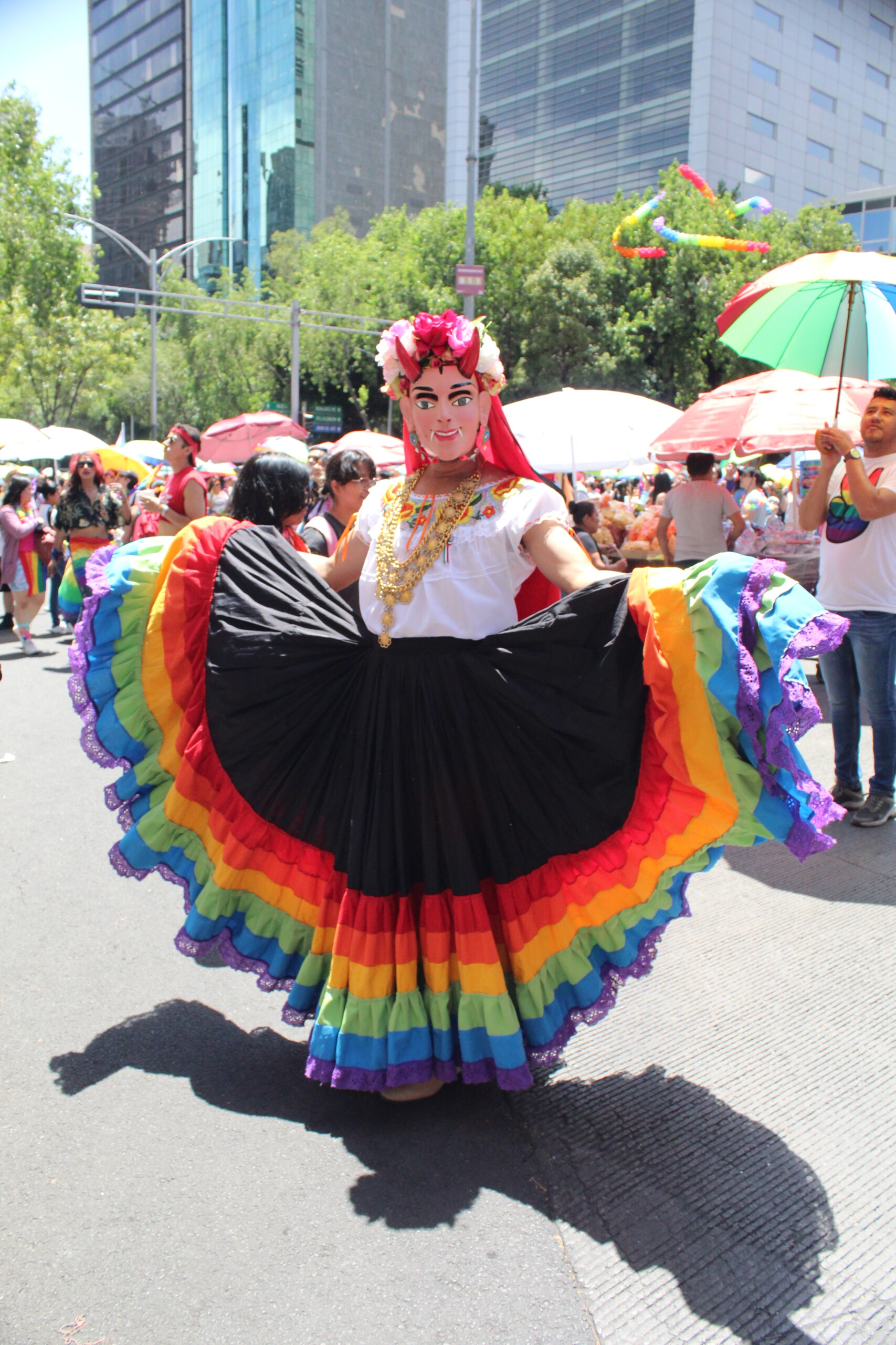Marcha por el orgullo LGBTIQA+: Un arcoíris salió en el Ángel de la Independencia