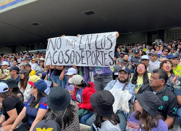 Barra Feminista lucha por un fútbol diferente e igualitario