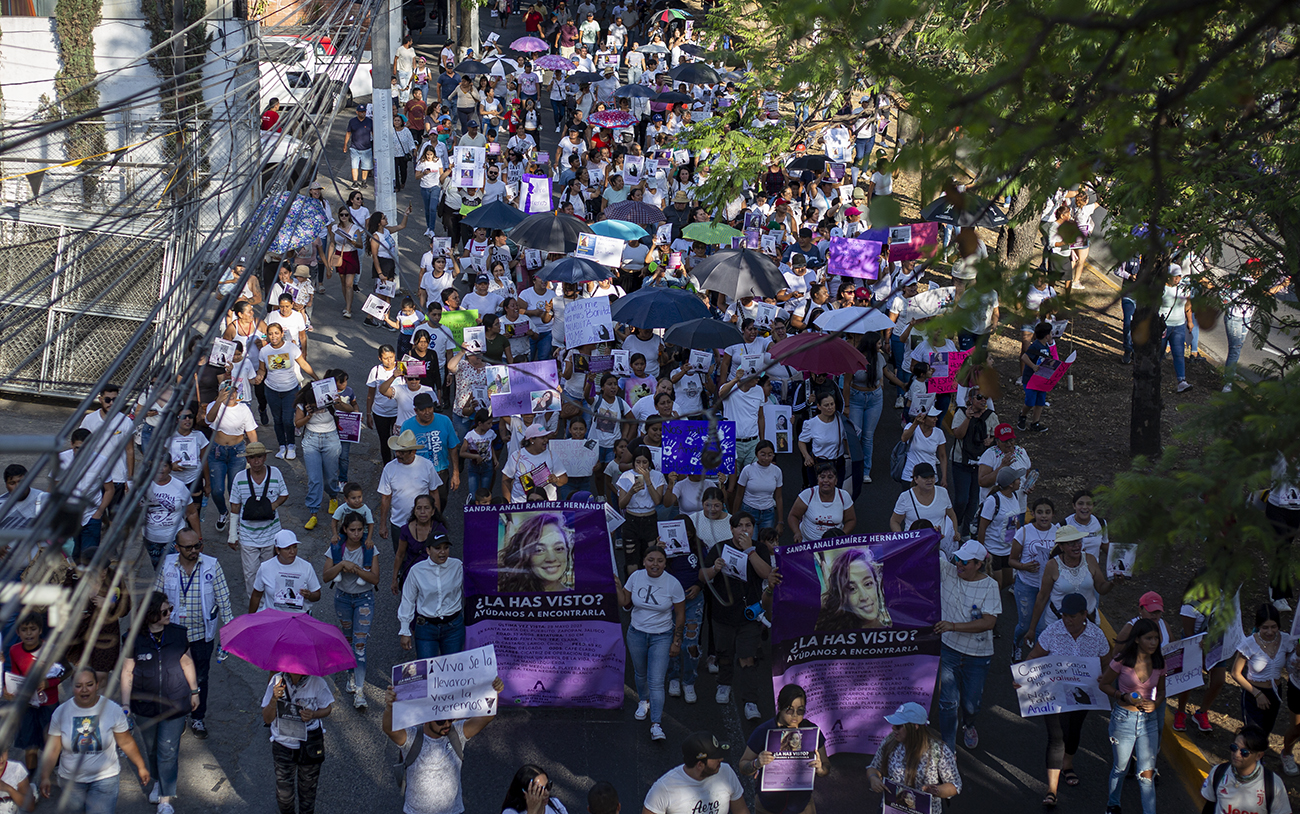 Familiares y amigos marchan incansables en busca de Sandra Analí