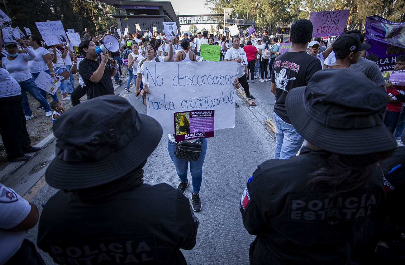 Familiares y amigos marchan incansables en busca de Sandra Analí