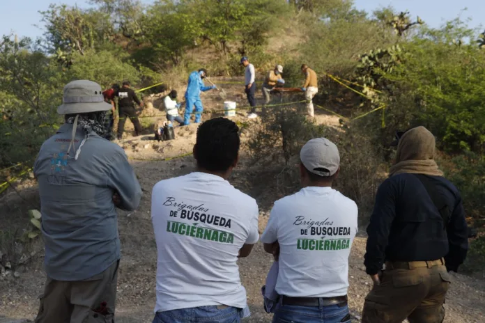 WhatsApp-Image-2023-06-23-at-11.11.28-PM Familiares de desaparecidos hallan más de 12 restos óseos humanos en Tlapa