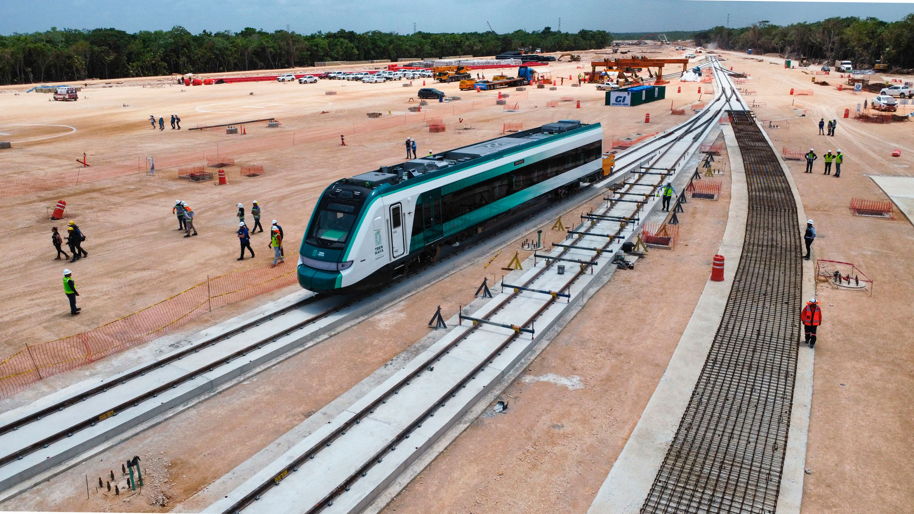 Andrés Manuel López Obrado recibe el primer vagón del Tren Maya