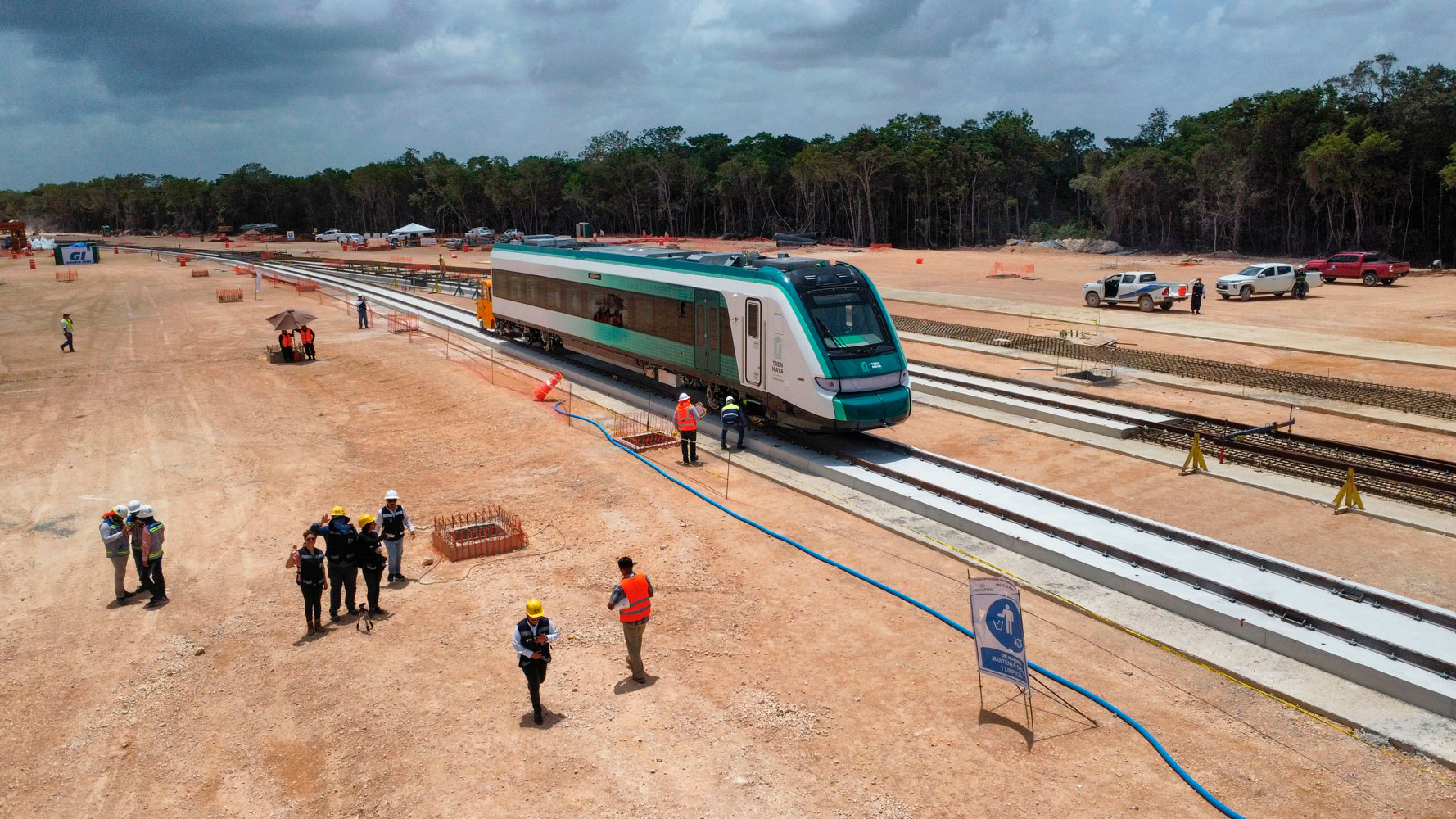 Andrés Manuel López Obrado recibe el primer vagón del Tren Maya
