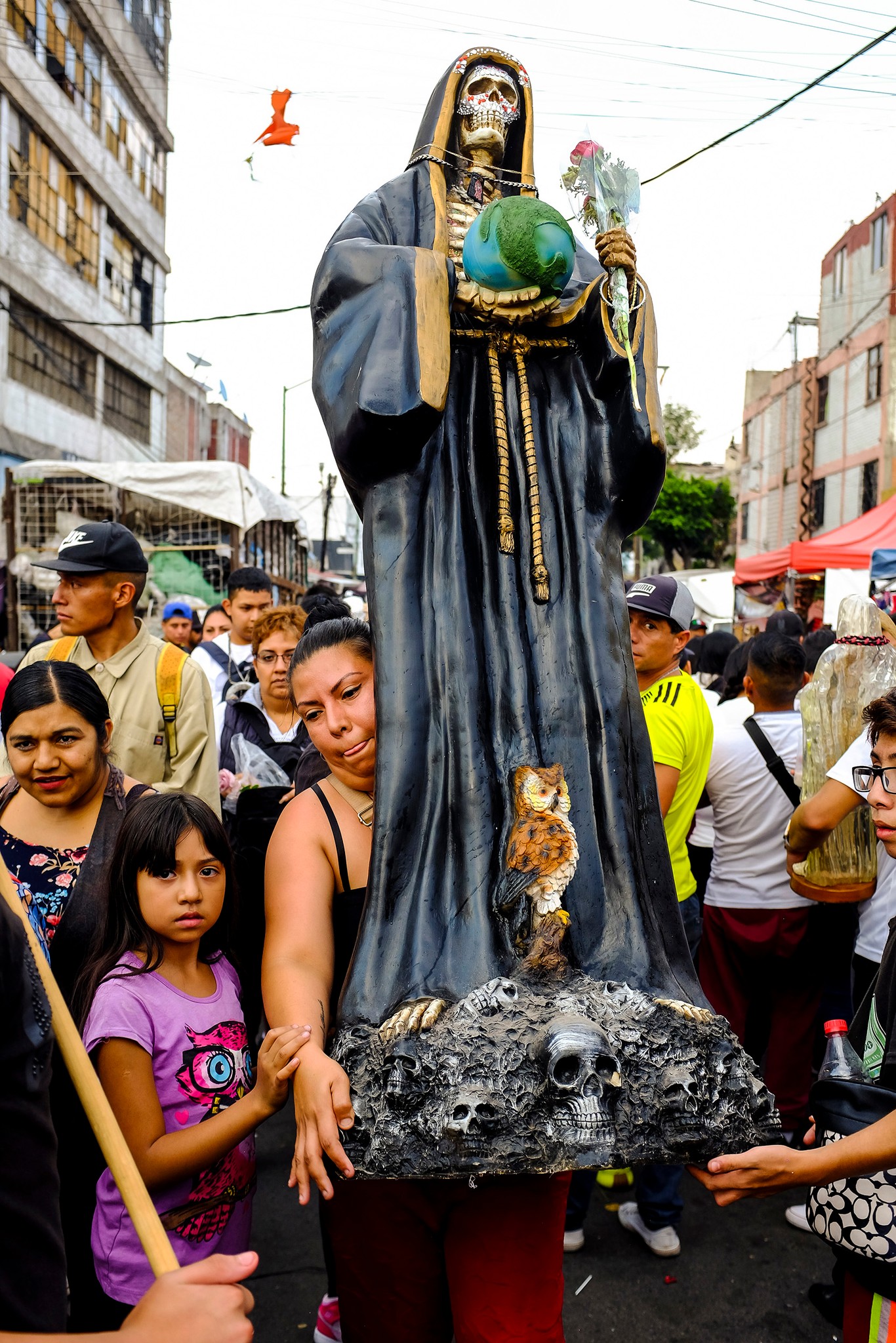 La Niña Blanca: Un Culto en las Sombras que Desafía las Convenciones Religiosas