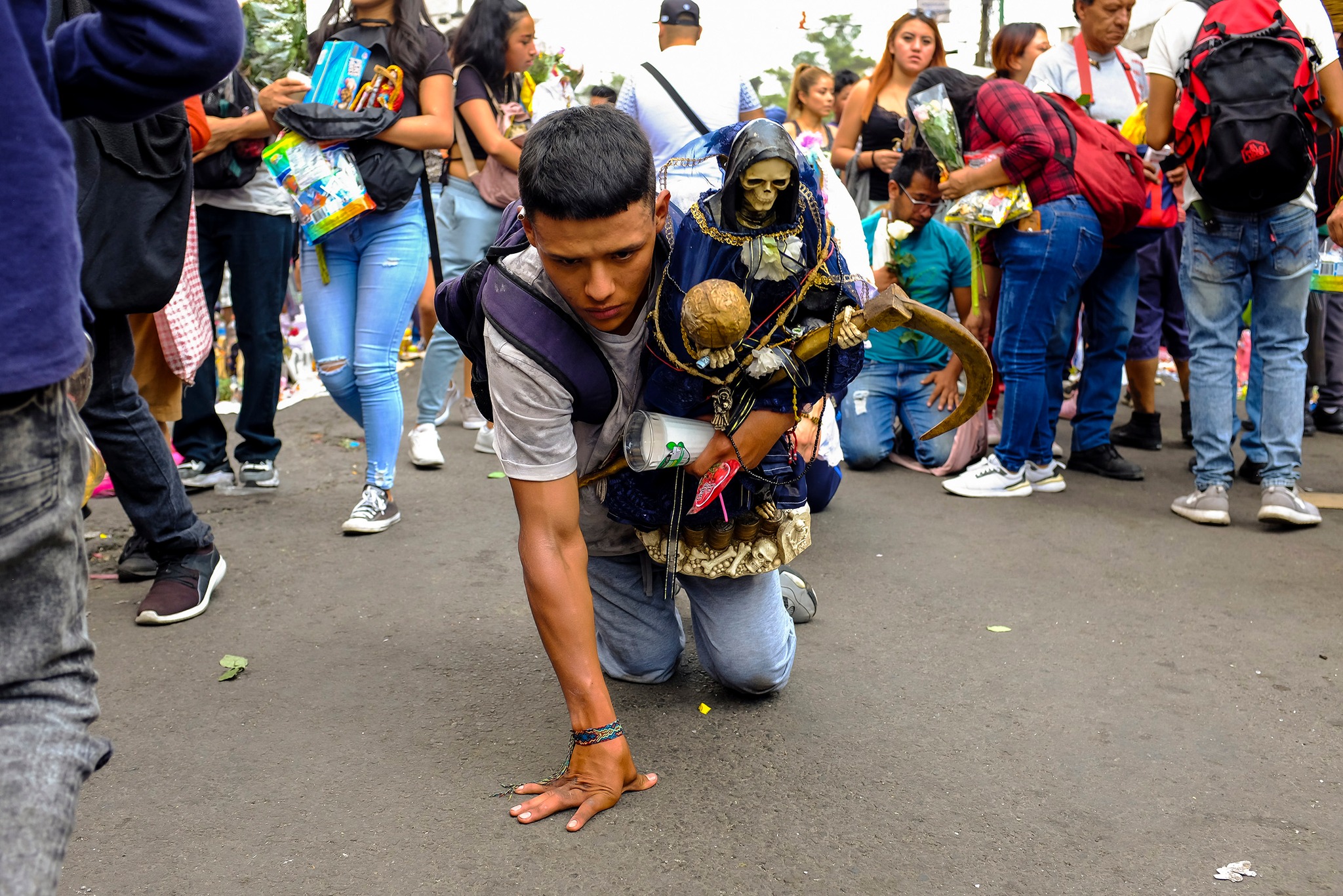 La Niña Blanca: Un Culto en las Sombras que Desafía las Convenciones Religiosas