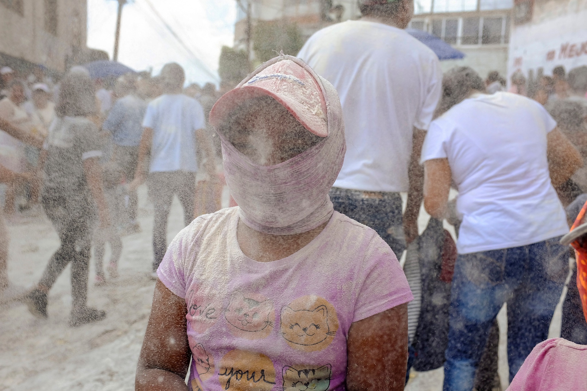 Fiesta de San Pablo en Chimalhuacán: Explosión de Color, Harina y Huevos