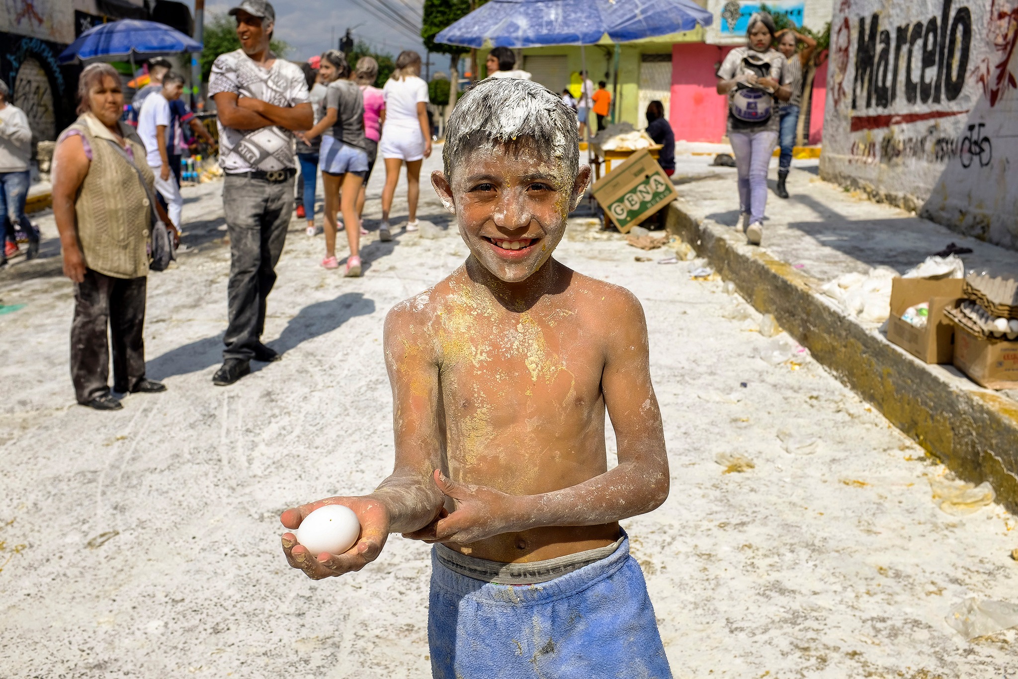 Fiesta de San Pablo en Chimalhuacán: Explosión de Color, Harina y Huevos