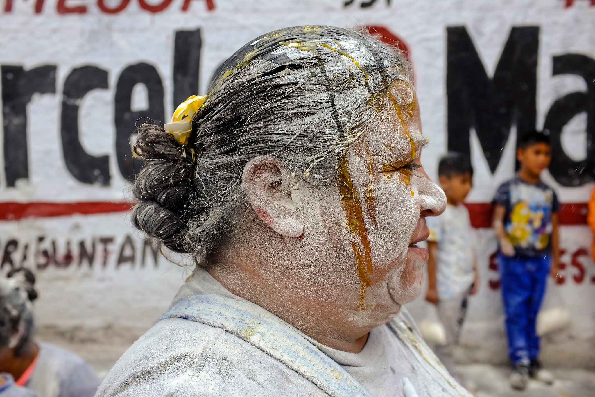 Fiesta de San Pablo en Chimalhuacán: Explosión de Color, Harina y Huevos