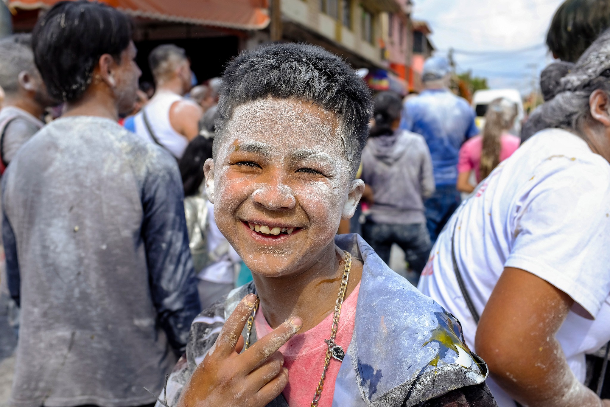 Fiesta de San Pablo en Chimalhuacán: Explosión de Color, Harina y Huevos