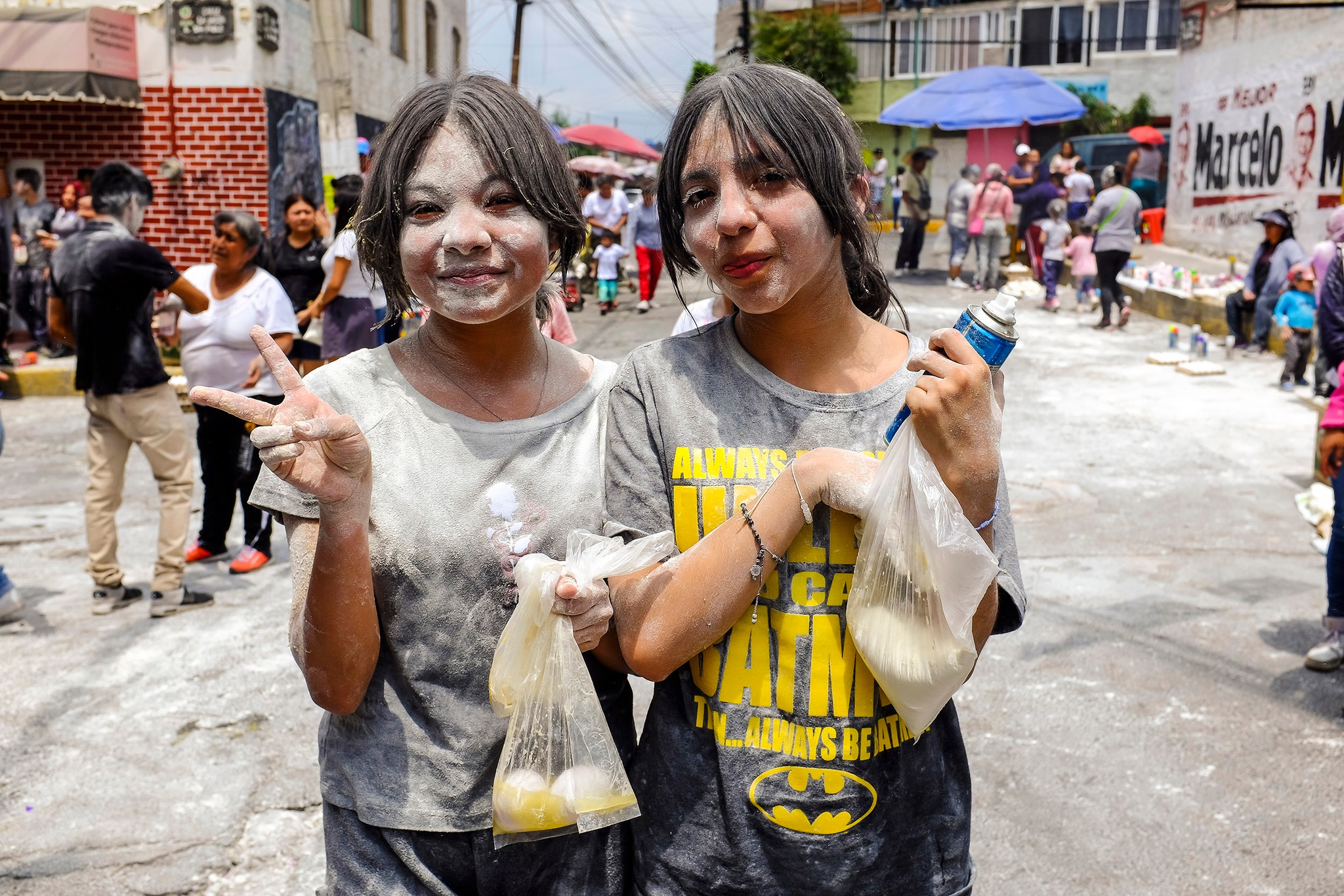 Fiesta de San Pablo en Chimalhuacán: Explosión de Color, Harina y Huevos